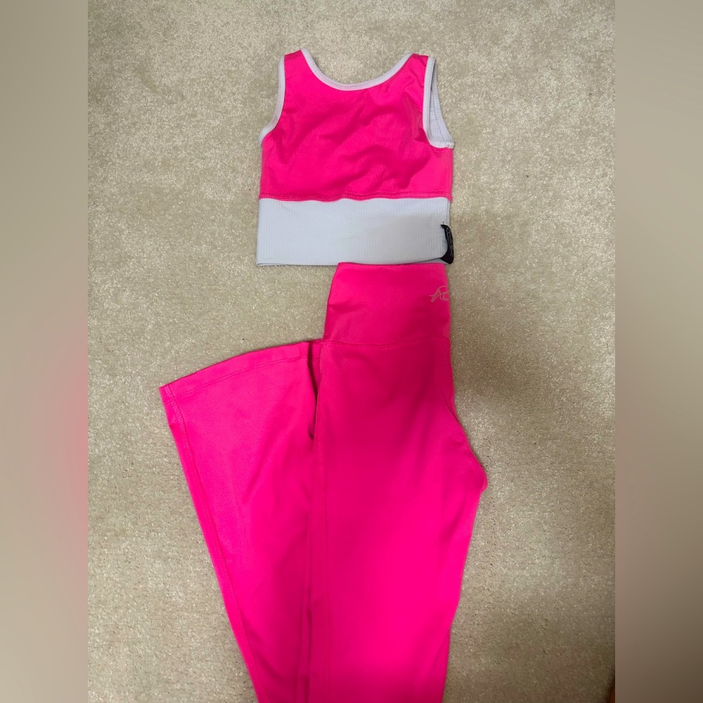 Hot pink Flair Leggings and a matching crop top!
